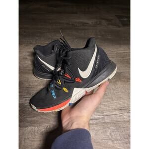 Nike Kyrie 5 "Friends" Size 6.5y